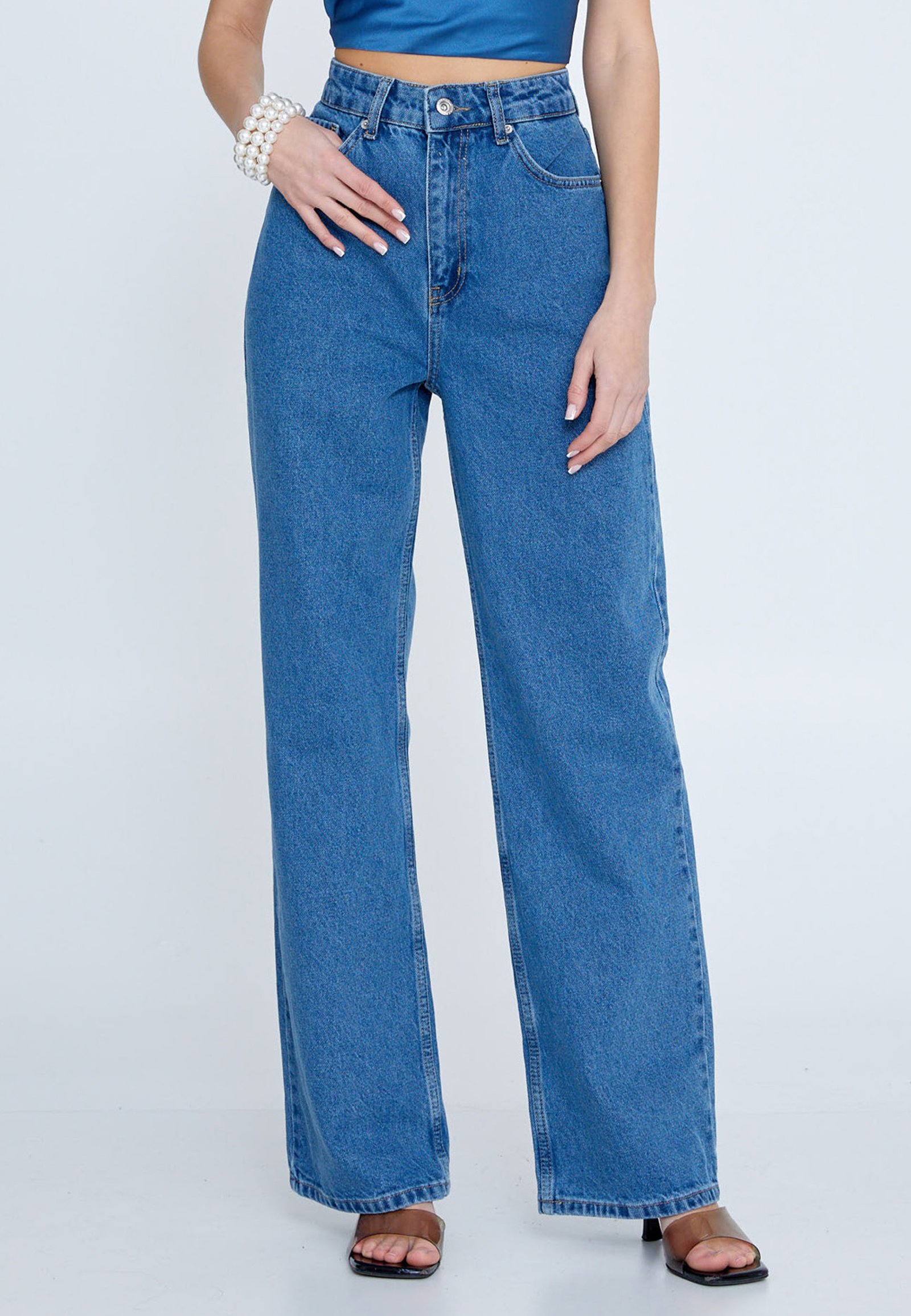 Baige Pegular Blue Jeans